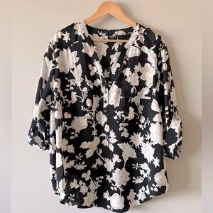 ✨ NWT Torrid Harper Blouse – Black & Ivory Floral (Size 2)